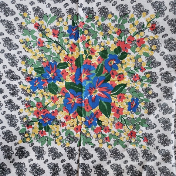 Italian Polyester Shawl Paisley Print Flower Scarf - Picture 2 of 6